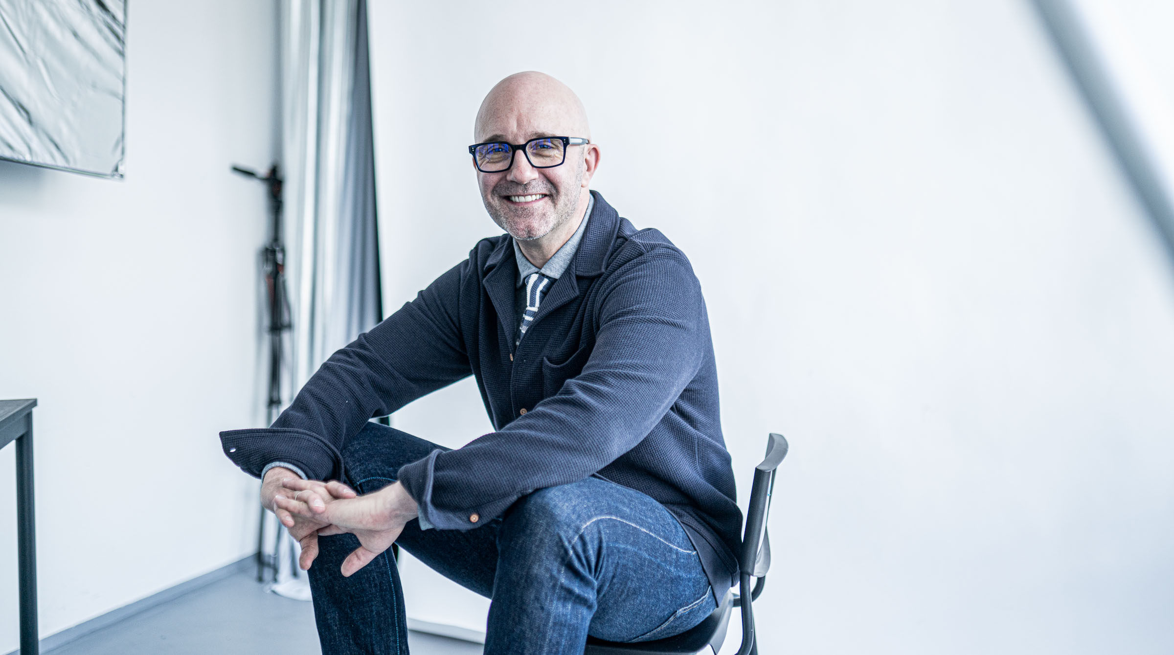 Marcin Sawicki, portret w studio
